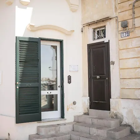 4 Balconi House-san Gregorio Palazzo Unico Vista Mare Hébergement de vacances *