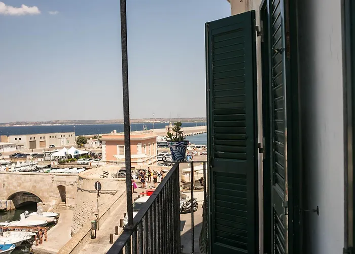 4 Balconi House-san Gregorio Palazzo Unico Vista Mare